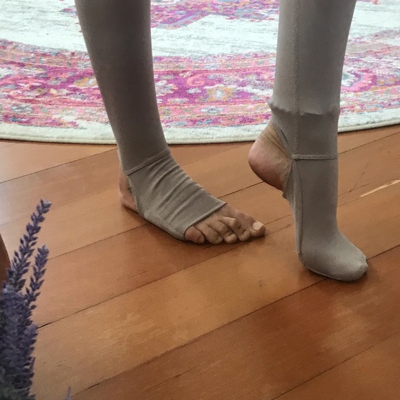 MIKA YOGA WEAR LEGGINGS - Picture 7 of 7